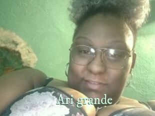 Ari_grande