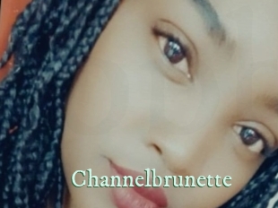 Channelbrunette