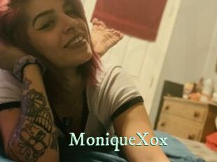MoniqueXox