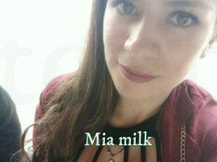 Mia_milk